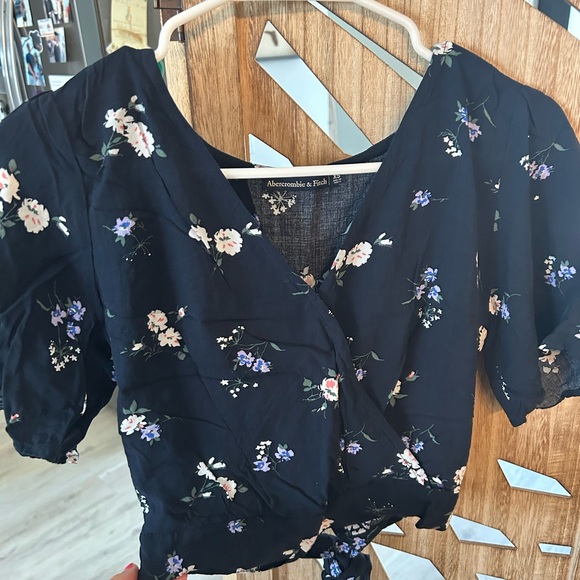 Abercrombie & Fitch Women's Floral Wrap Top XS - Picture 1 of 4